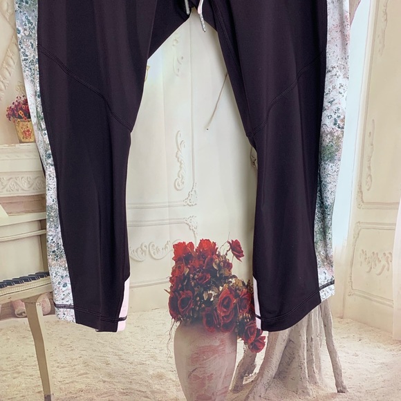 SOLD NEW Lululemon Retreat 7/8 Drawstring black - Picture 5 of 8